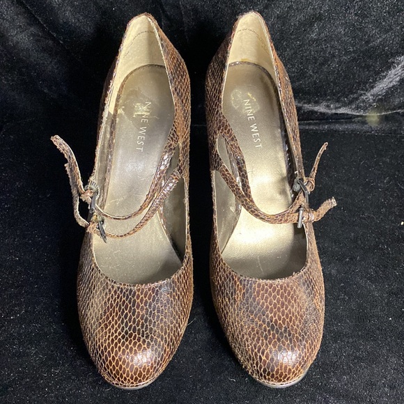 Brown Mary Jane heels - Picture 2 of 6